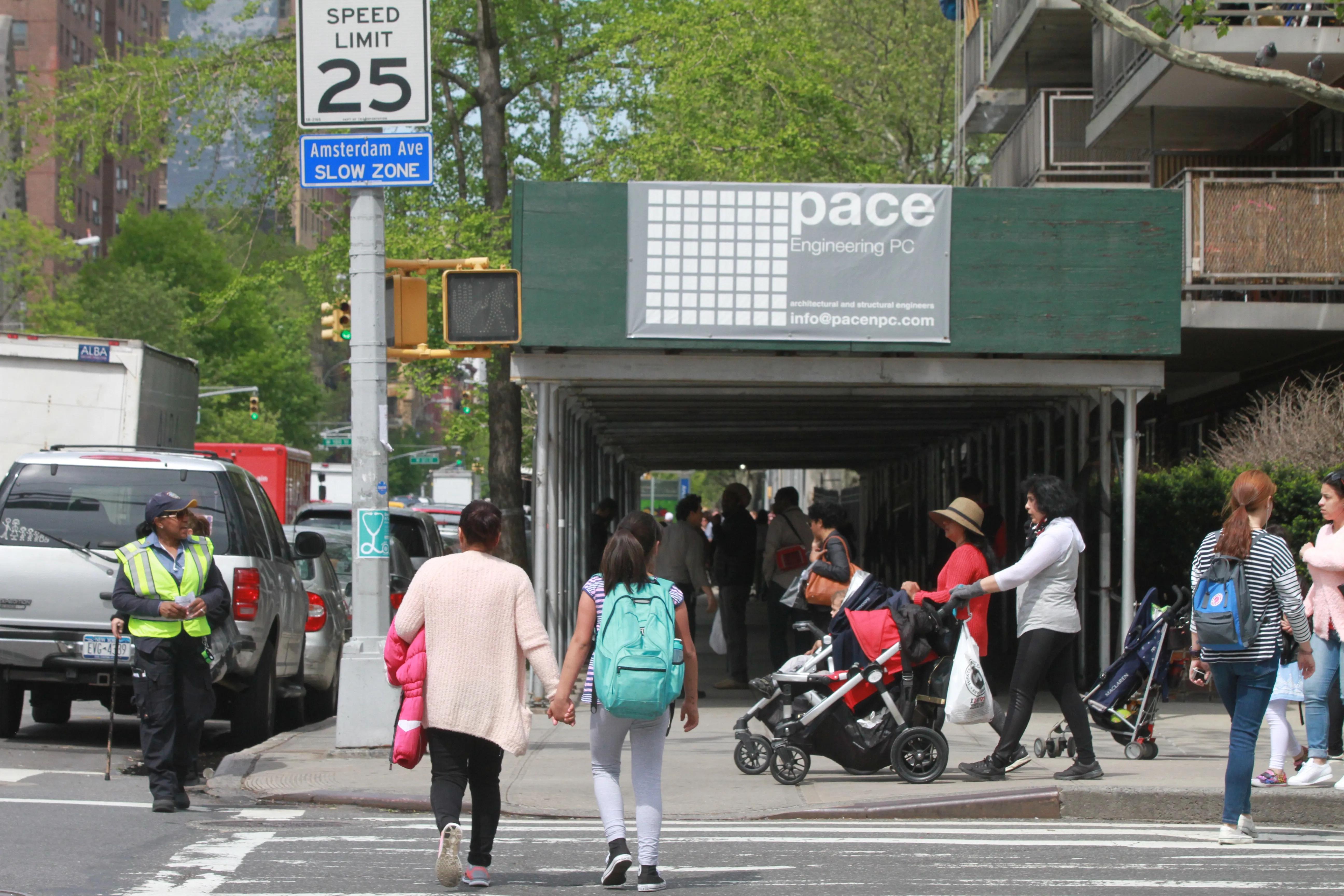 NYC afina programas de ayuda familiar ante un regreso a clases con el peso de las deportaciones